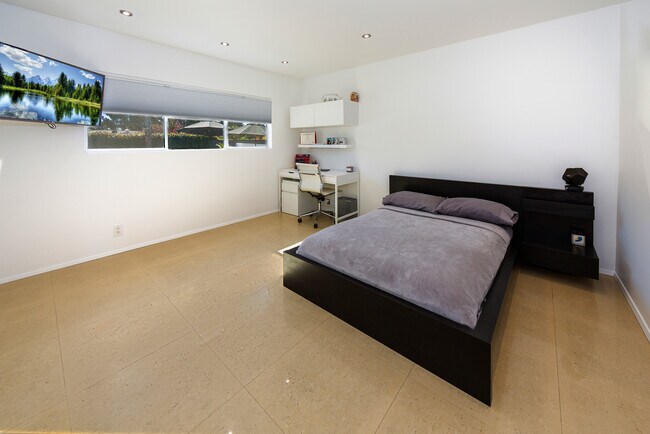 Building Photo - 17548 Marilla St