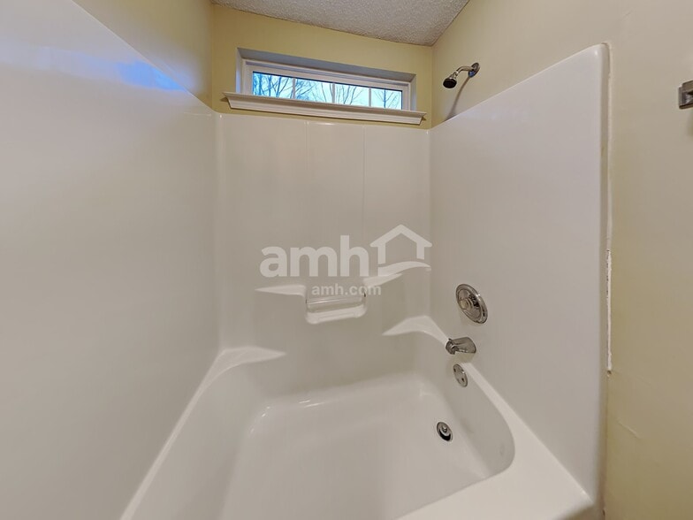 Building Photo - 5405 Orchard Pond Dr