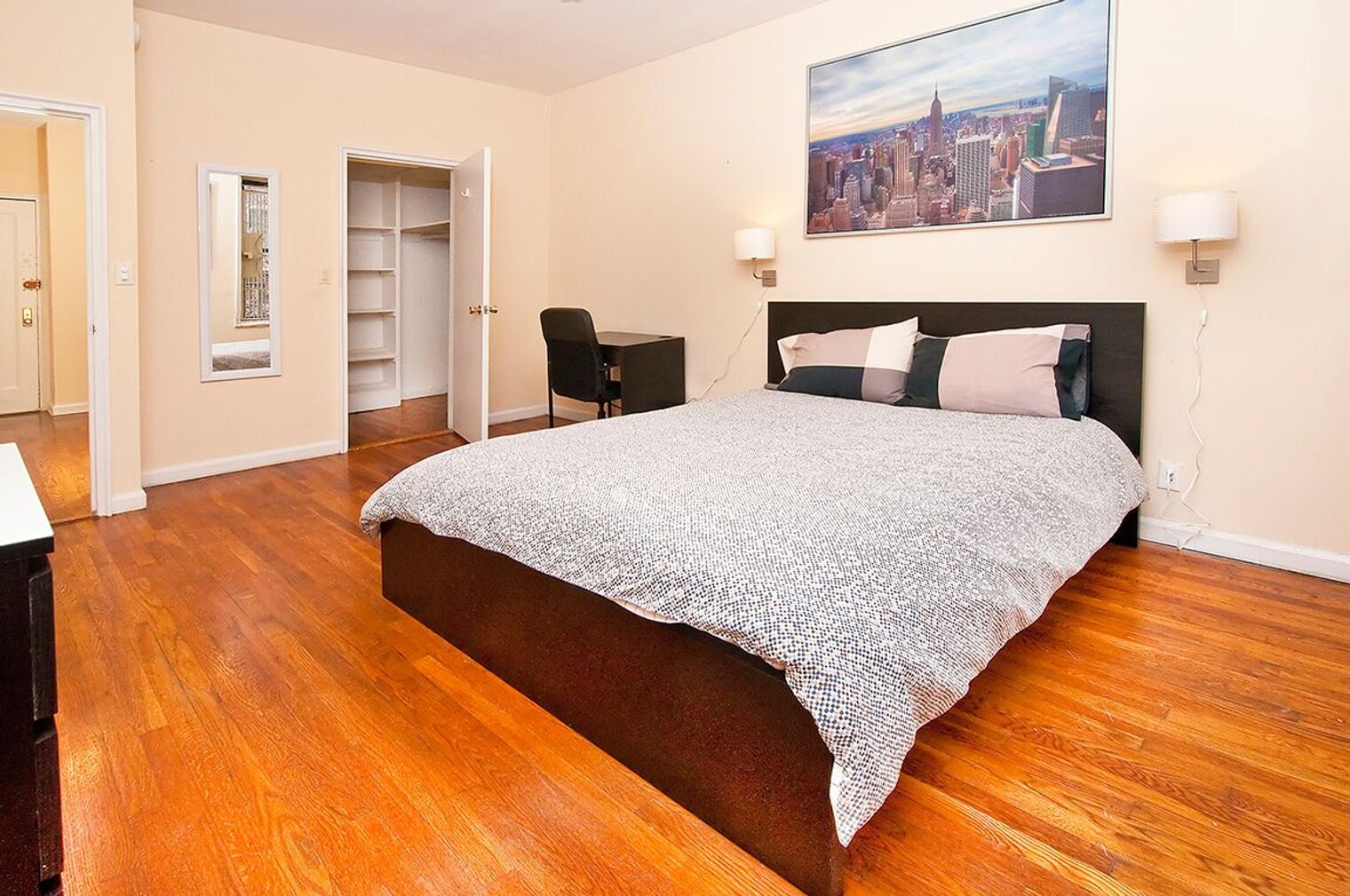 Building Photo - 236 E 80th St