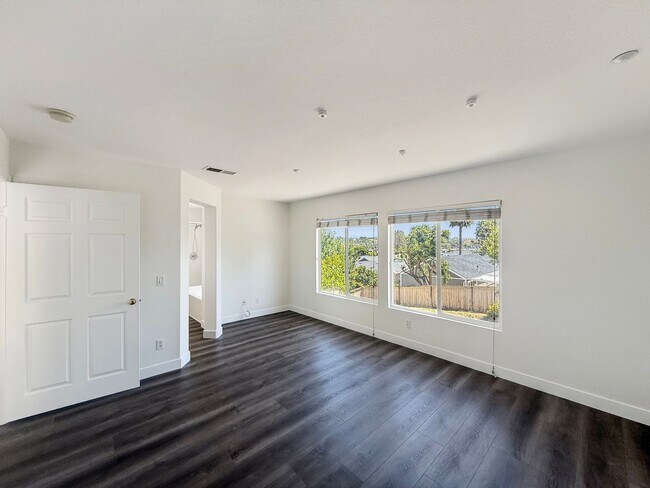 Building Photo - Beautiful 4B/3BA home in Vista for Rent!