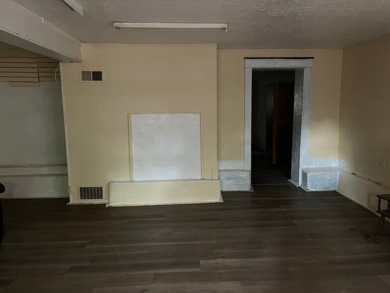 Building Photo - 926 Diamond Park