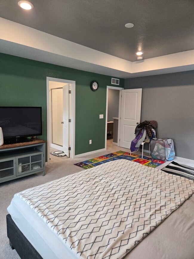 Building Photo - Built in 2021 Spacious Home with 4 bedroom...