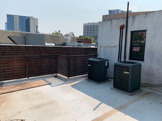 Building Photo - 3639 Lancaster Ave