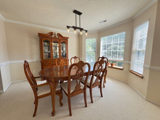 Building Photo - 4585 Village Park Dr E