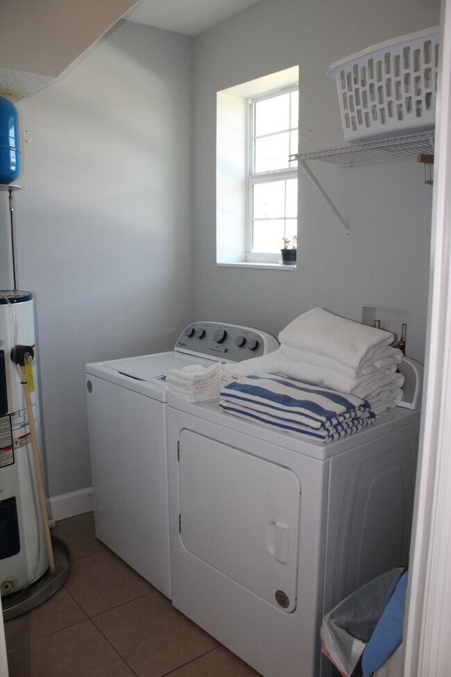 Building Photo - Furnished Riverview Home w/ Pool