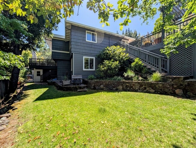 Building Photo - 10 Idalia Ct