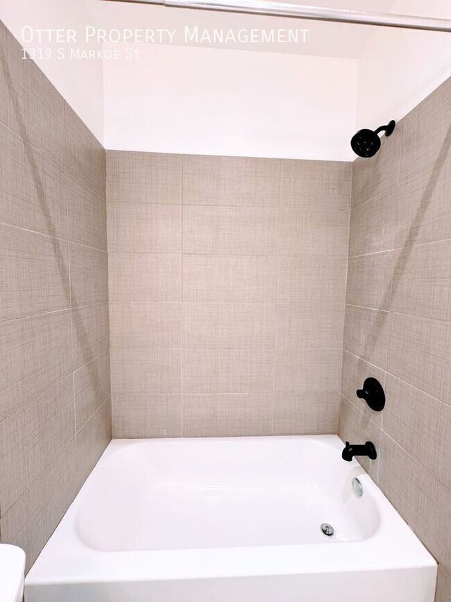 Building Photo - 1319 S Markoe St