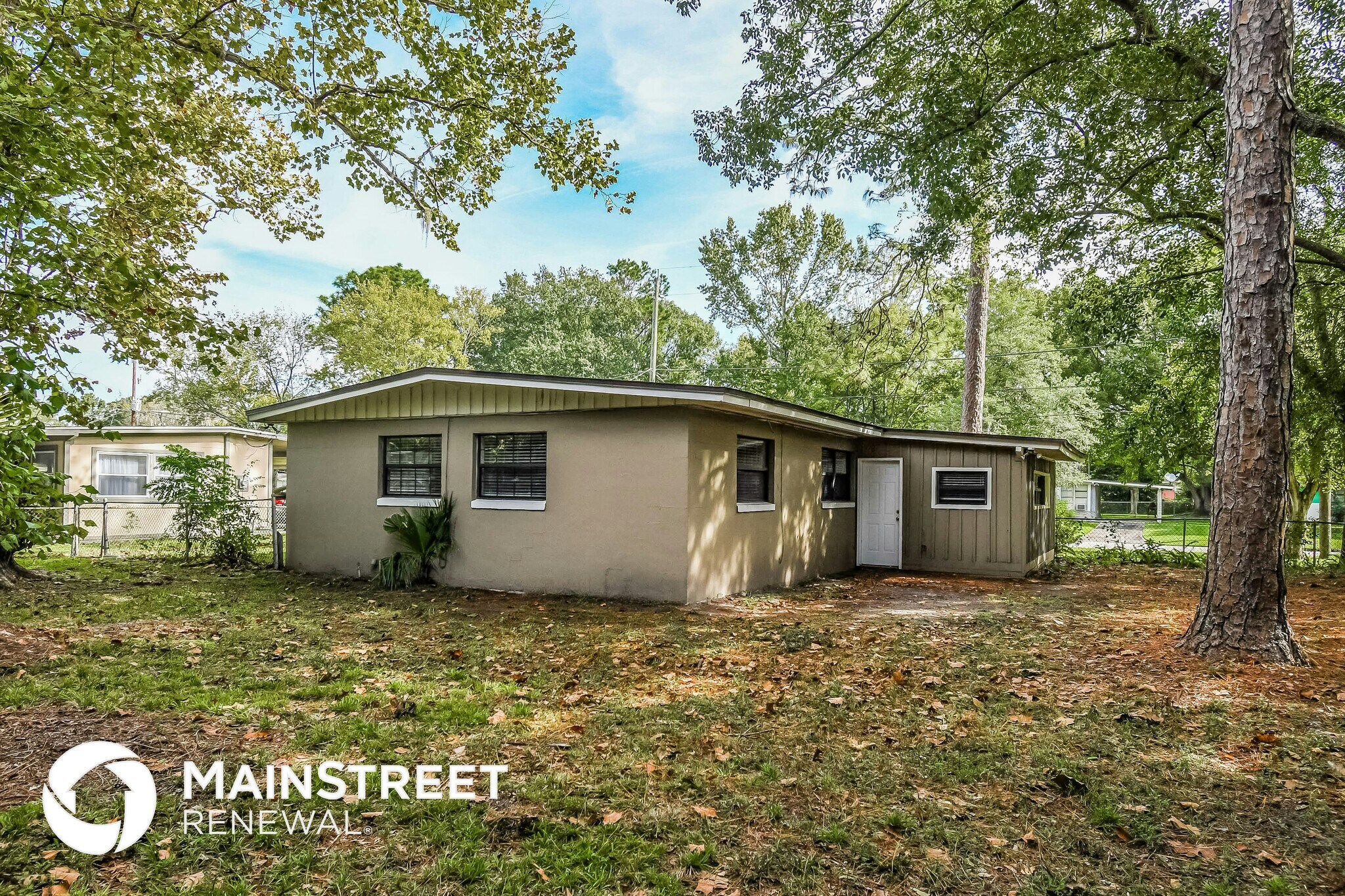 Building Photo - 1044 Legay Ave