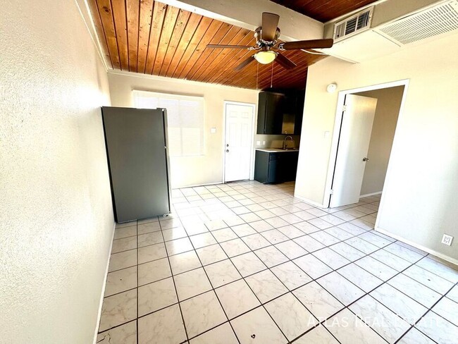 Building Photo - ***One Month Free*** 1 bed 1 Bath in Mesa