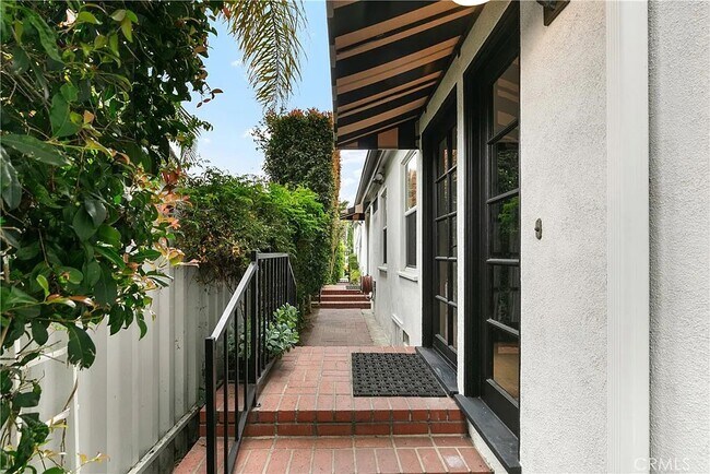 Building Photo - 335 Santa Ana Ave