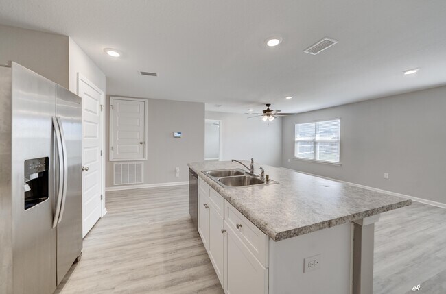 Building Photo - 5028 Rivergrass Dr