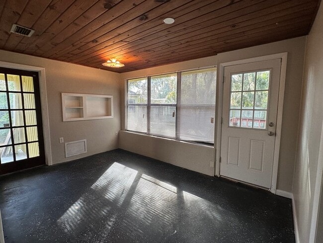 Building Photo - Charming 3 Bedroom Home in Lakewood Available Now!