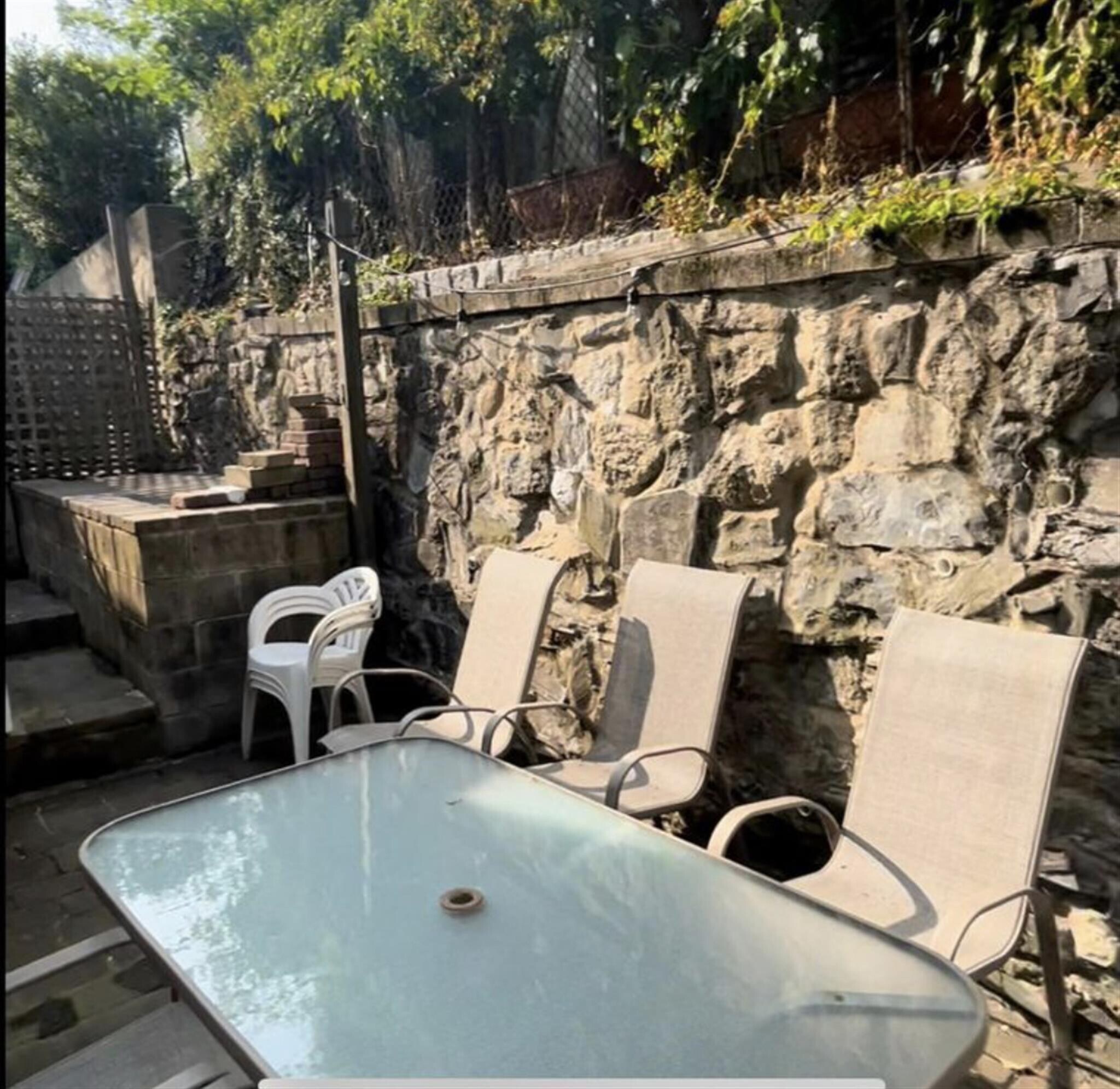 Building Photo - 19 Pitman St