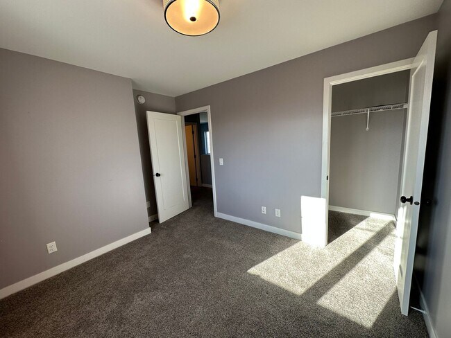 Building Photo - 2518 Granite Dr NW