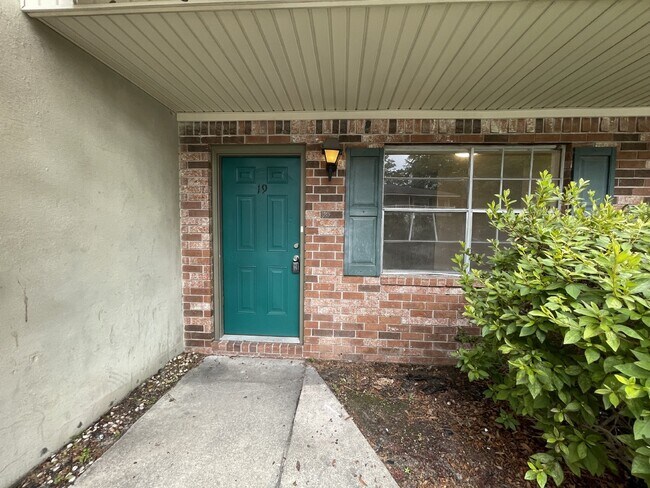 Primary Photo - Apartment for Rent