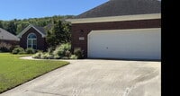 Building Photo - "Charming 4-Bed Oasis with Granite Finishe...