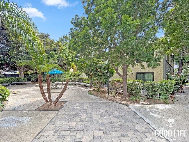 Building Photo - Inviting 1B/1.5BA Condo with Balcony in Cortez Hill