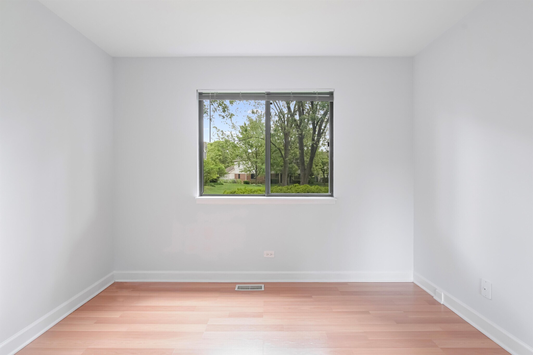 Building Photo - 697 Oakmont Ln