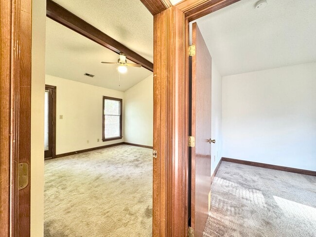 Building Photo - 2 Bedroom Townhome in Homeplace at Adams Farm