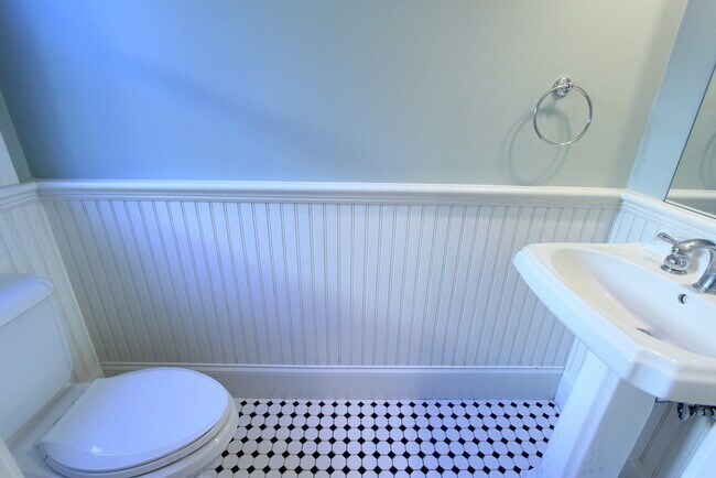 Building Photo - 49 Wyman St