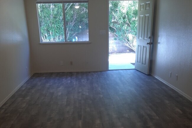 Building Photo - Rick Court Apartments