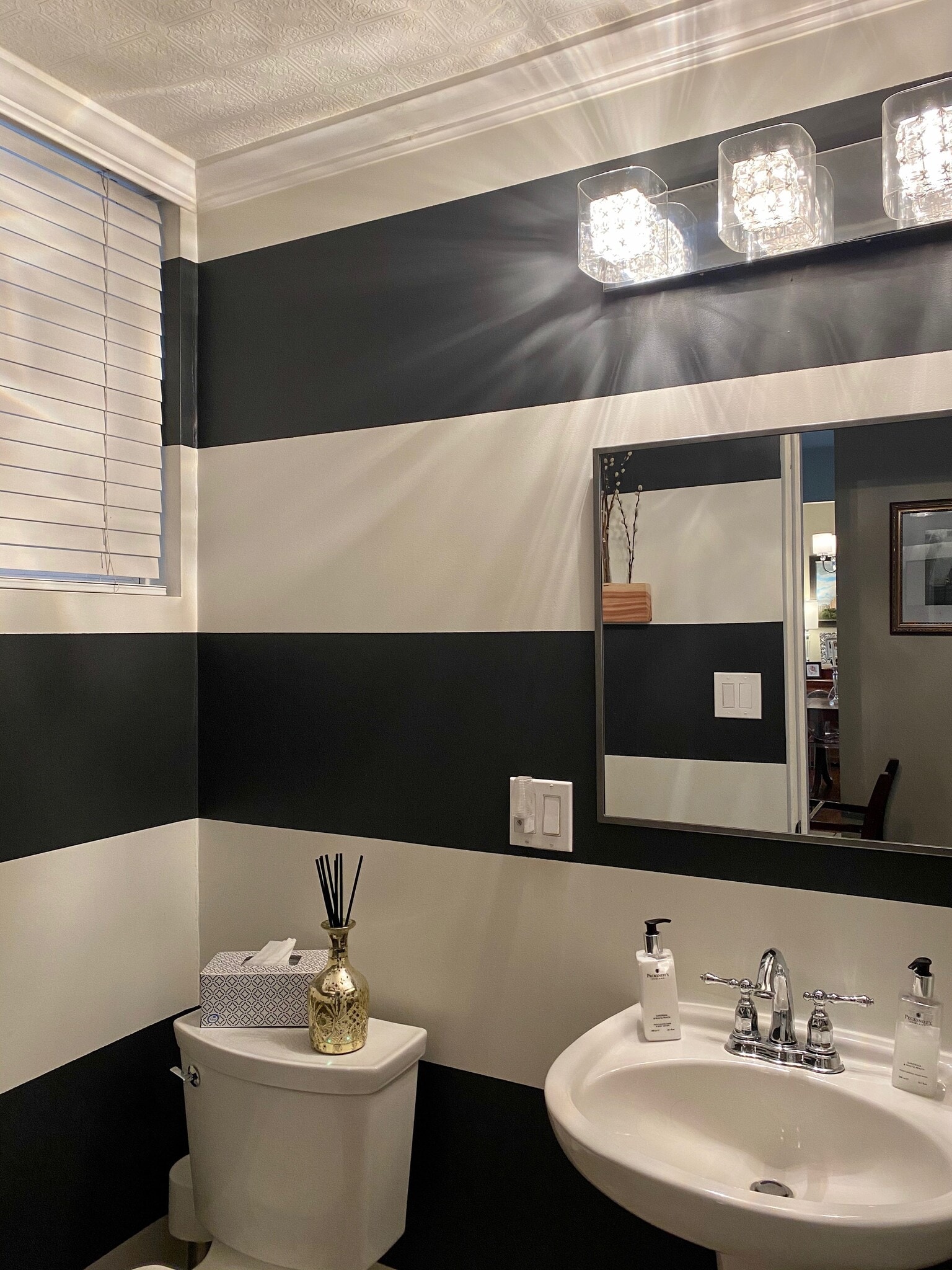 1st Floor Powder Room - 433 W Roscoe St