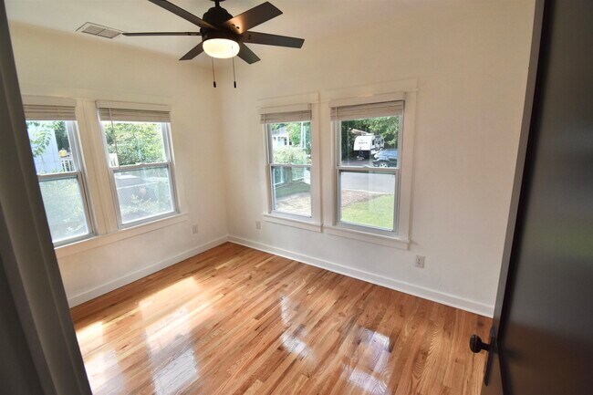 Building Photo - 1529 Green St