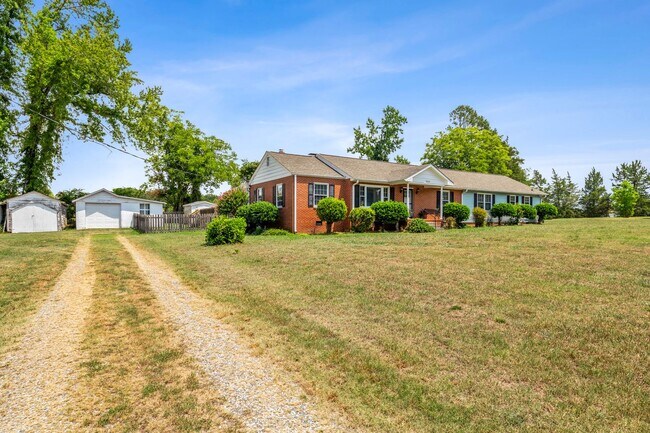 Building Photo - Large Renovated Ranch Home, Two Kitchens & Two Living Areas, Hardwood Flooring, Deck, Fenced!