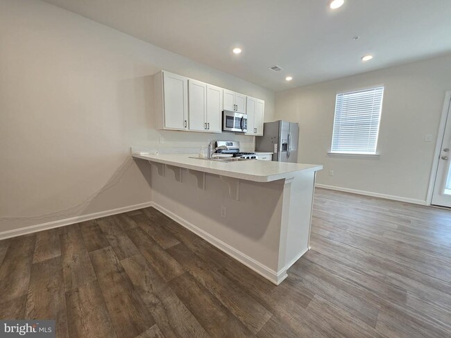 Building Photo - 426 Creekbed Cir