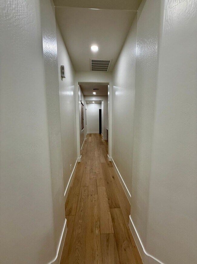 Building Photo - 1708 W Oberlin Way