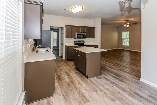 Building Photo - 9740 Faires Farm Rd