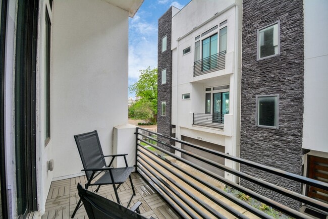 Building Photo - 1617 Wheeler Ave