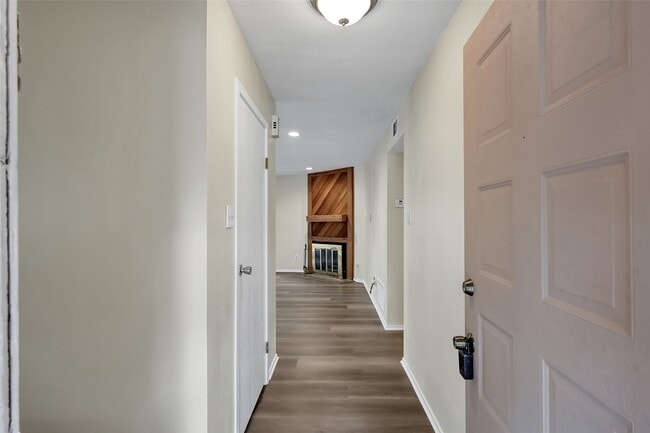 Building Photo - 67 Marabou Pl