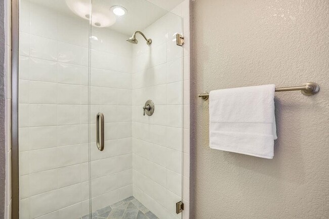 Building Photo - 402 Hogarth Terrace