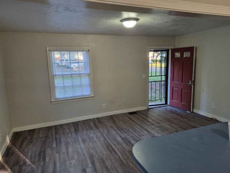 Building Photo - 3251 Meadow Ln