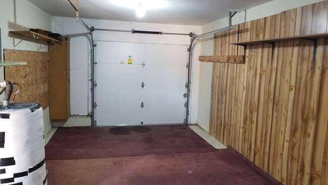 Building Photo - Cozy 2 Bed, 1 Bath duplex with large yard - Won't Last Long!