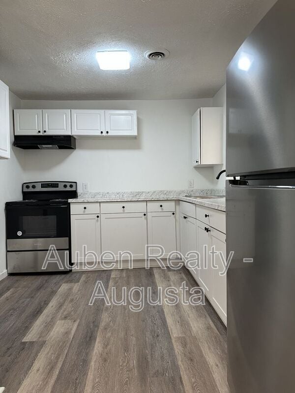 Building Photo - 453 Monetta St S E