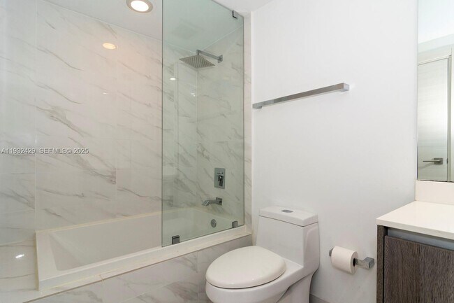 Building Photo - 801 S Miami Ave