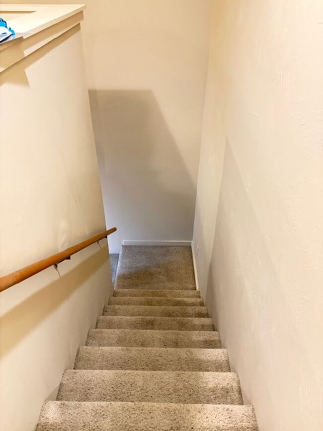 Building Photo - 3 Bedrooms 2 1/2 Bathroom Bozeman Townhouse - Great Location