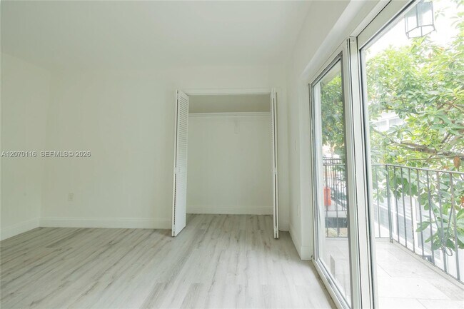 Building Photo - 1091 SW 4th St