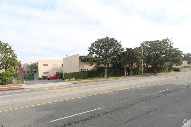 Primary Photo - Queensland Manor North
