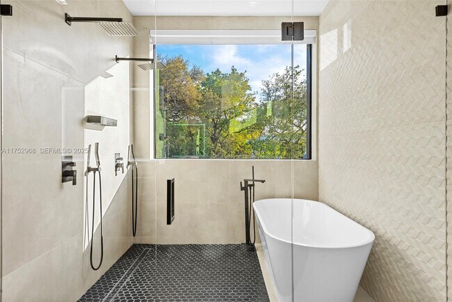 Building Photo - 2572 NE 182nd Terrace