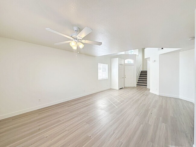 Building Photo - 4 BEDROOM WITH LOFT IN CUL DE SAC IN LONE MOUNTAIN