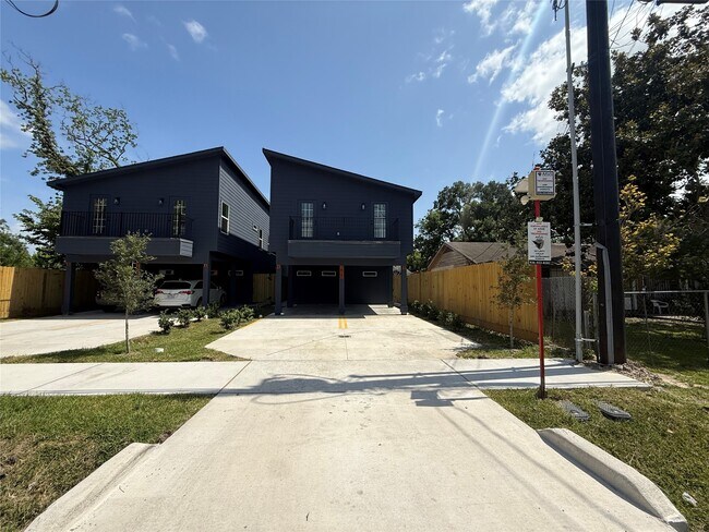 Building Photo - 7428 Laura Koppe Rd