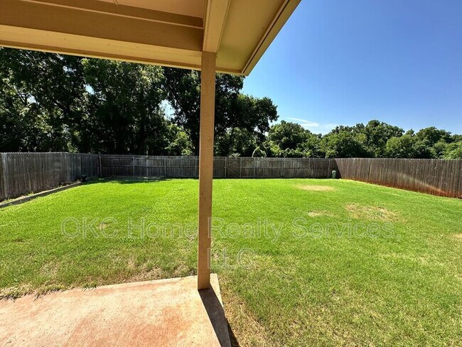 Building Photo - 14008 Babbling Brook Dr