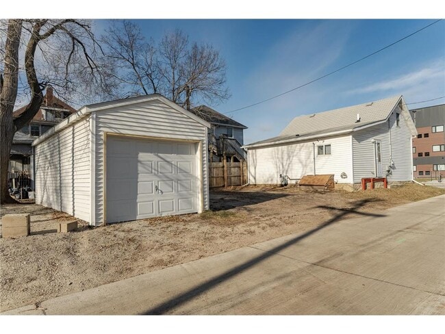 Building Photo - 10 8th St NE