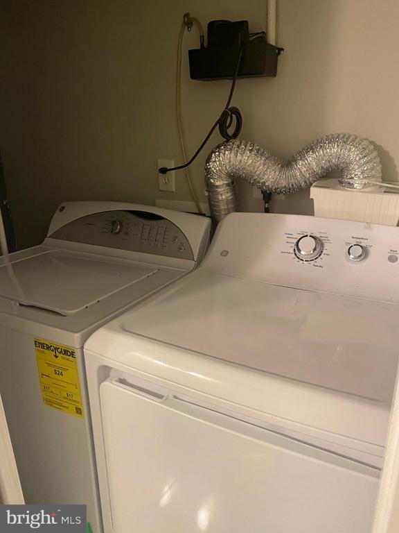 Building Photo - 4742 Pine St