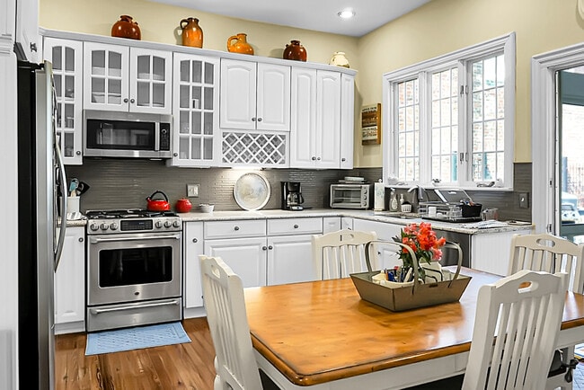 Building Photo - 6 Wentworth St