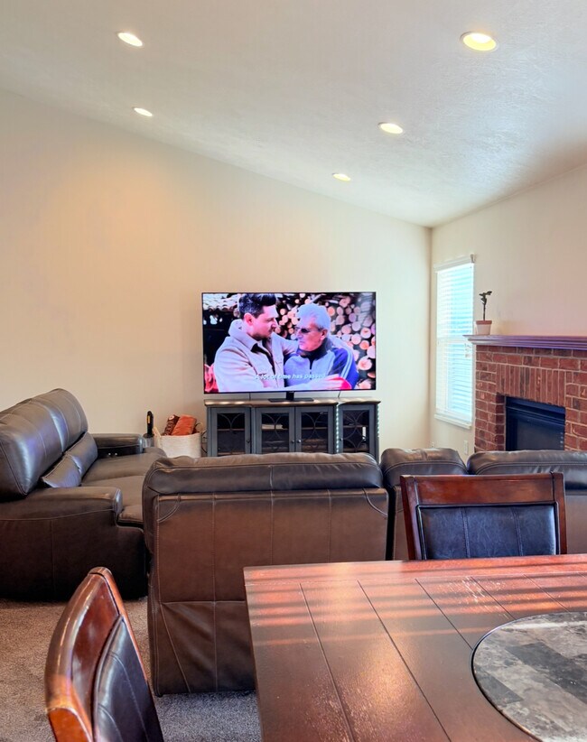 Building Photo - 351 N 1480 E