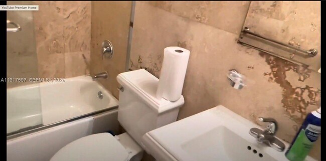 Building Photo - 1856 NE 46th St